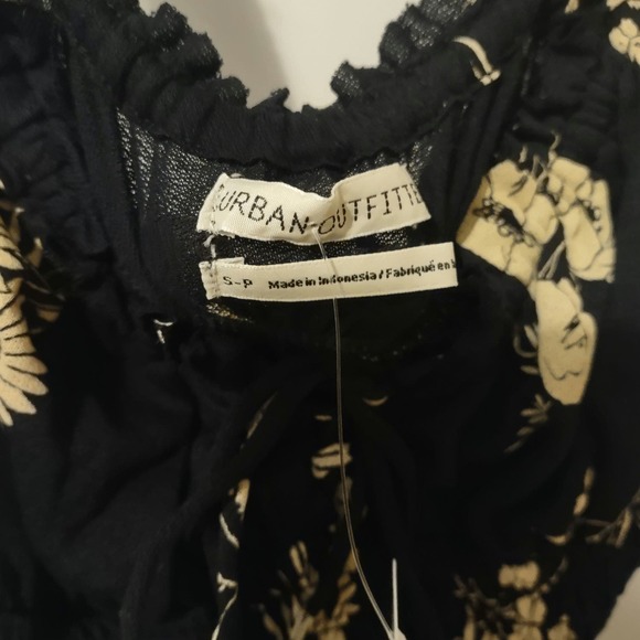 NWT Urban Outfitters Black Floral Cop Tank Size Small - Picture 4 of 7